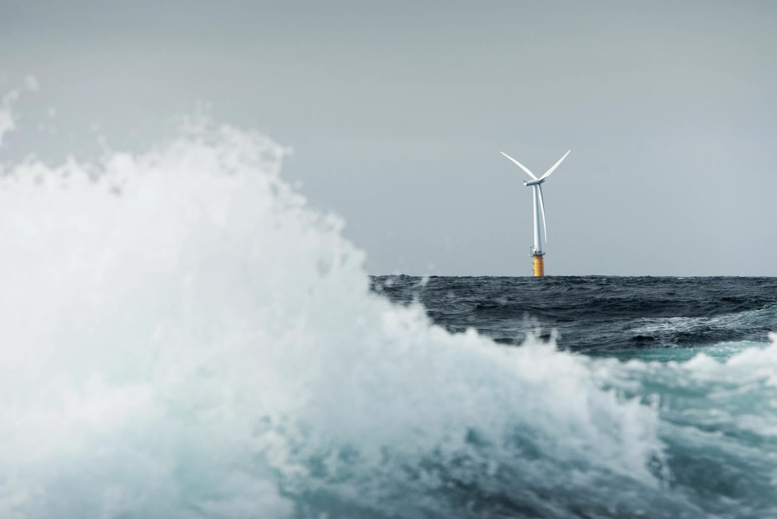 Offshore Wind - Hywind Demo - world´s first floating wind turbine